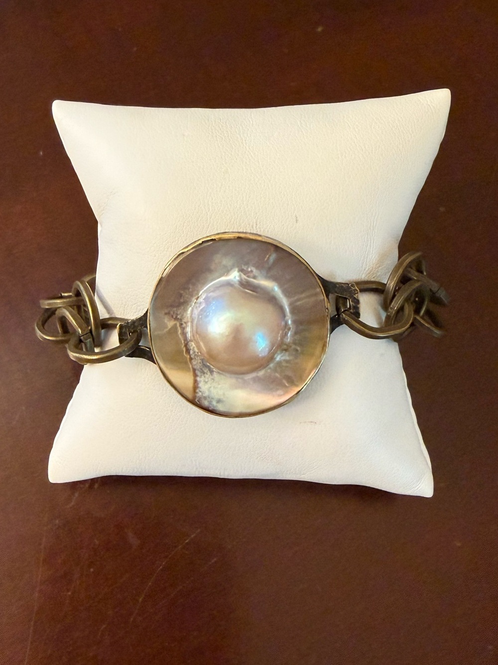 Vintage Chunky Chain Link w/Pearl Centered within a Round Iridescent Bezel